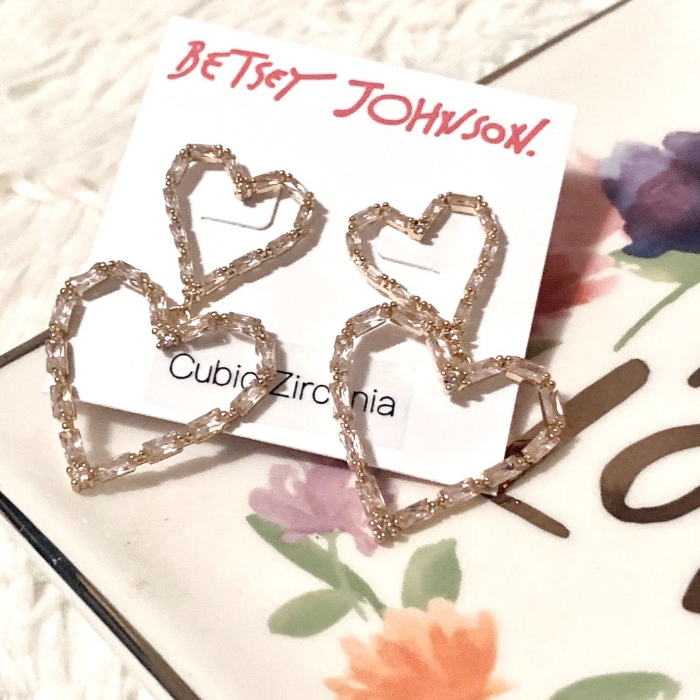 NWT Betsey Johnson crystal cuties heart earrings